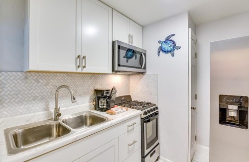 Ocean City Apartment | Private Hot Tub: Fort Walton Beach Bungalow!