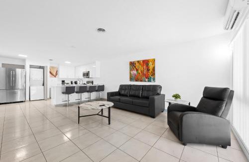 Deerfield Beach Apartment | Private house wpool patio