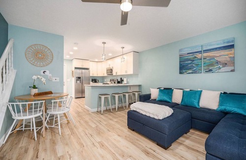 South Gull Lake Apartment | Private King Room on Gull Lake