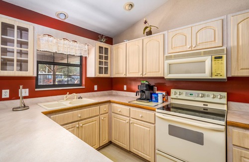 Lake Panasoffkee House | Private Lake View House Rental close to wonderful Big Bass Grill restaurant