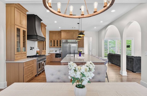 Sugar Loaf House | Private Luxury Family Getaway Walk to Brewery Minutes from Legoland New York
