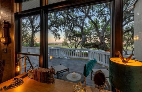 Townsend House | Private Luxury Lodge with Hot Tub for Family Reunions and Special Celebrations in Townsend, Georgia