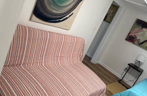 Simpson Apartment | Private master bedroom apartment with WiFi, AC in charming Carbondale