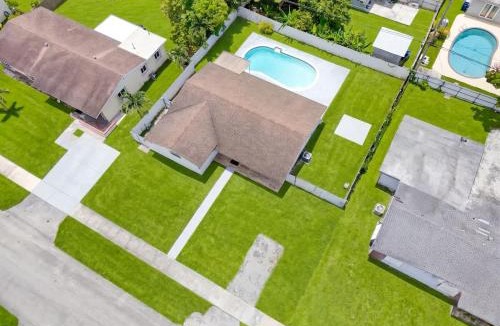 Miami Gardens House | Private Miami Retreat - Pool - BBQ - Sleeps 6