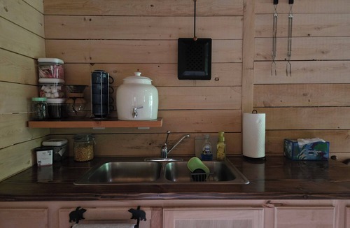 Glen Aubrey Cabin | Private off-grid rustic cabin, pet friendly, fishing