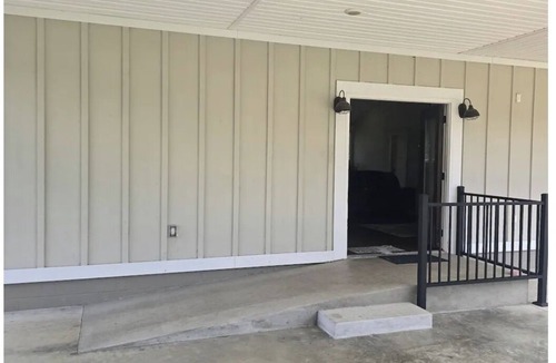 Douglas House | Private Pond! Spacious house for family/groups