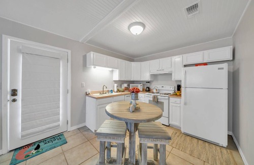 Crystal Beach Cottage | Private pool! 3 blks to beach access! West Destin, Next to the Henderson!