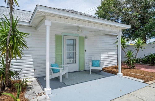 Crystal Beach Cottage | Private pool! 3 blks to beach access! West Destin, Next to the Henderson!