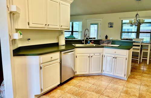 Milton House | Private Pool-Fish Cleaning Station- Convenient Location to the Beaches