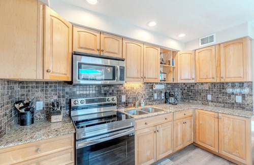 Hills T P House | ☀️Private Pool | Steps to Beach | Great Outdoor Spaces | Blue Pearl Manor☀️