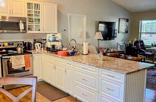 Crystal River House | Private Room at Crystal River Retreat with Salt Water Pool