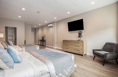 Bradenton House | Private Room, Kitchen & Bathroom 2