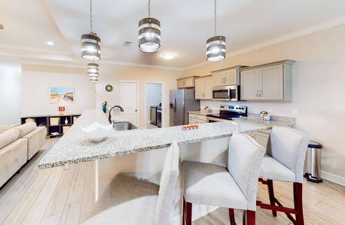 Navarre House | Private snowbird-friendly home with enclosed yard, patio, grill & washer/dryer