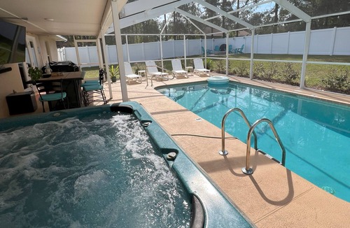 Citrus Springs House | Private Spa/Heated Pool! Firepit, Pool/Game Tables-Near Crystal & Rainbow Rivers