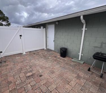 Timberlane Woodlake Apartment | Private Studio Suite with Independent Entrance & Parking