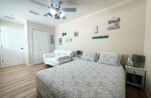 Largo House | Private Suite with Private Gym&Patio, Minutes to Beaches, Up to 4 Guests