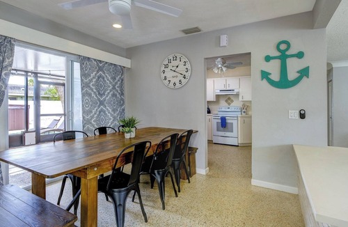 Gulf Gate Estates House | Private Swim Spa-Lanai | 3BR Near Siesta Key | Coastal Getaway | Sleeps10
