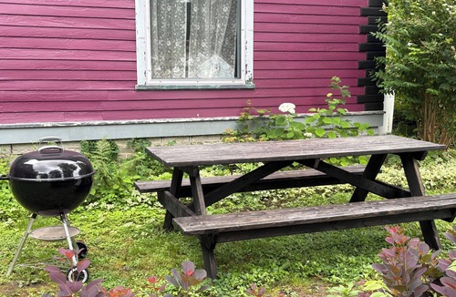 Worcester Apartment | Private Tavern, 3 bedrooms, WiFi & AC within an 1800's Victorian