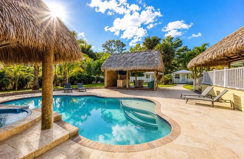 Jupiter Farms House | Private Tropical Farm Escape — Tiki Hut Pool & Hot Tub - Pet Friendly Stay!