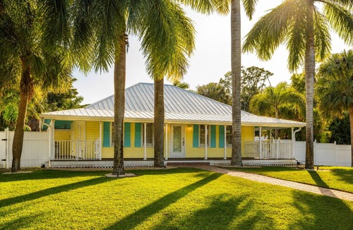 Jupiter Farms House | Private Tropical Farm Escape — Tiki Hut Pool & Hot Tub - Pet Friendly Stay!