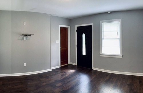 Perry Villa | Private Villa 5 min to Perry Fair Grounds, Eateries, Cafe, Shops & Locale Music.