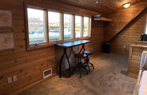 Seaford Apartment | Private Waterfront Loft, Minutes to the Beach