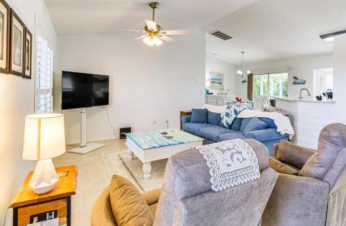 Sebastian Highlands House | Private Yard & Screened Patio: Sunny Sebastian Gem