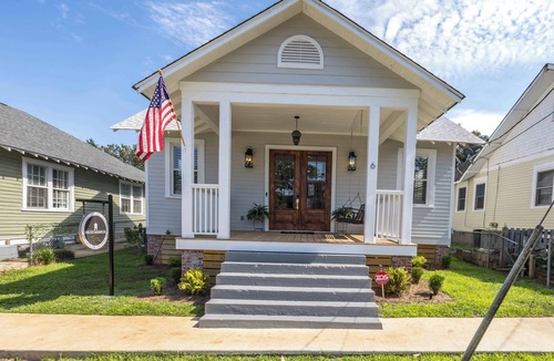 Columbus House | Promenade on Poplar- Brand New, Beautifully Decorated Cozy 2 Bedroom w/King Bed