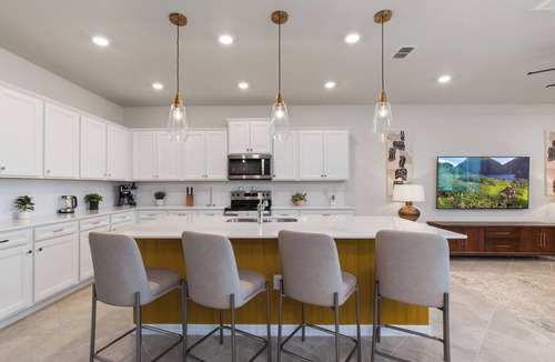 Four Corners House | PROMO 10 BR Home, Themed Rooms, Private Pool, in New Windsor Cay Resort