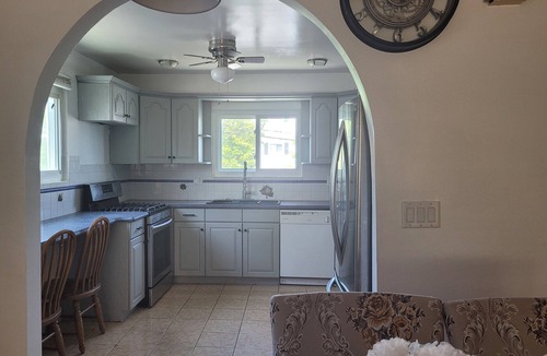 Northeast Yonkers House | PureHeart House, Spacious, 3bdr 30 MN from Manhattan. NYC