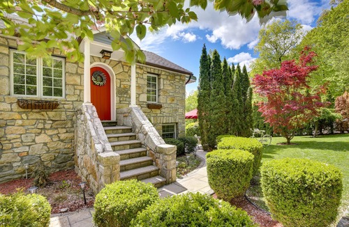 Lake Peekskill Cottage | Putnam Valley Vacation Rental: Patio & Lake Views!