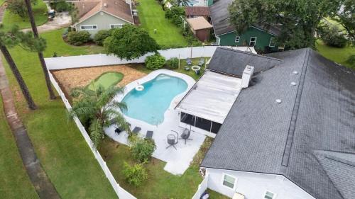 Southside House | Putt Putt Pool Home - Mini Golf Grill Ping Pong