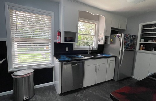 Jacksonville House | Puzzle Palace : Family & Pet-Friendly Haven