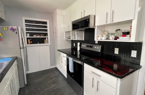 Jacksonville House | Puzzle Palace : Family & Pet-Friendly Haven