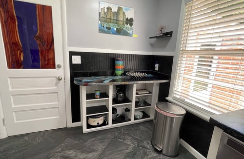 Jacksonville House | Puzzle Palace : Family & Pet-Friendly Haven