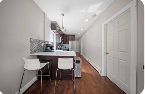 Queens Apartment | Quaint 2bedroom Apt. w/AC in cozy near JFK AIRPORT, Public trains/buses shops !