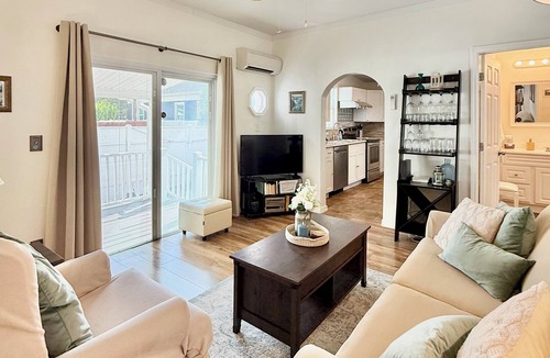 St. Petersburg - Clearwater House | QUAINT BUNGALOW RETREAT - COZY PRIVATE BACKYARD - WASHER/DRYER-CLOSE TO ST-PETE!