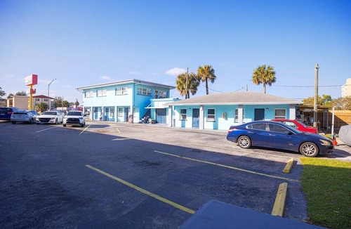 Merritt Island Apartment | Queen Bed|Non-Smoking