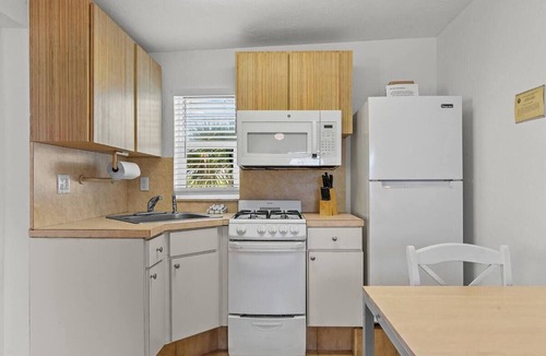 Little Torch Key Hotel | Queen Studio w/Kitchen, Pool & Beach Access | Breakfast Included
