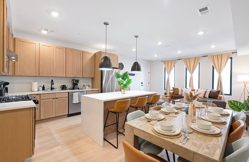 McGinley Square House | Quick PATH access-NYC Metlife Stadium Traveler’s 3BR Modern Designer Home