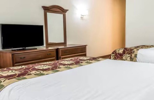 Kalamazoo Hotel | Quiet Accommodation with Free Parking | 2 Queen Beds | Near Air Zoo Museum