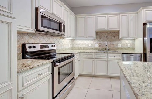 South Sarasota House | Quiet and Relaxing 3 Bed House With Pool in Sarasota Close to Siesta Key Beach