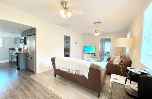 River District House | Quiet beach cottage with SPA near Anna Maria Island and IMG, downtown