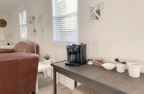 River District House | Quiet beach cottage with SPA near Anna Maria Island and IMG, downtown