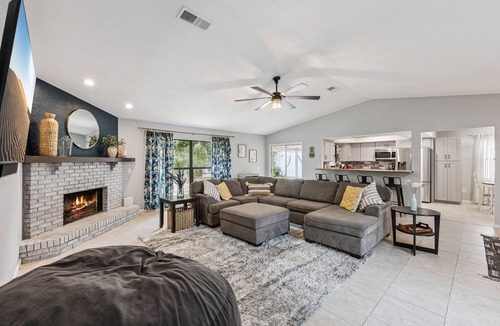 Sanford House | Quiet, Clean and Beautiful 3/2 Retreat Near Everything!