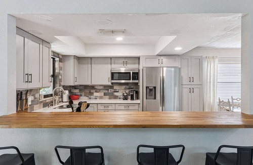 Sanford House | Quiet, Clean and Beautiful 3/2 Retreat Near Everything!