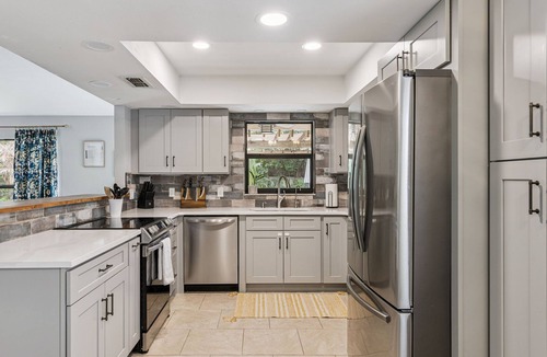 Sanford House | Quiet, Clean and Beautiful 3/2 Retreat Near Everything!