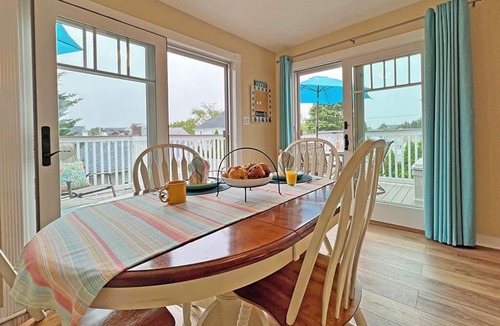 Wall House | Quiet, Comfortable Retreat for Couples & Small Families - Belmar NJ