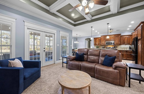 Stockton House | Quiet Family Getaway Sleeps 9, Two Acres, with Gym & 3 TVs