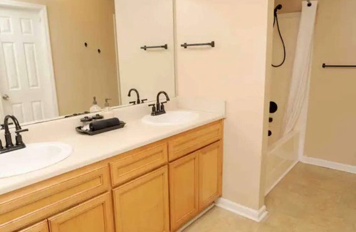 Valdosta Apartment | Quiet Family Sized Duplex in a Quiet Subdivision 20 minutes from Wild Adventures